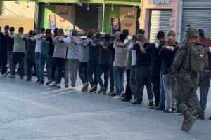 الاحتلال يفرض “حظر التجوال” ويشن حملة اعتقالات في مدينة طولكرم
